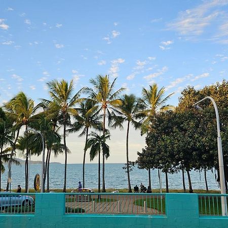Emthree Seaside Apartments Townsville Exteriör bild