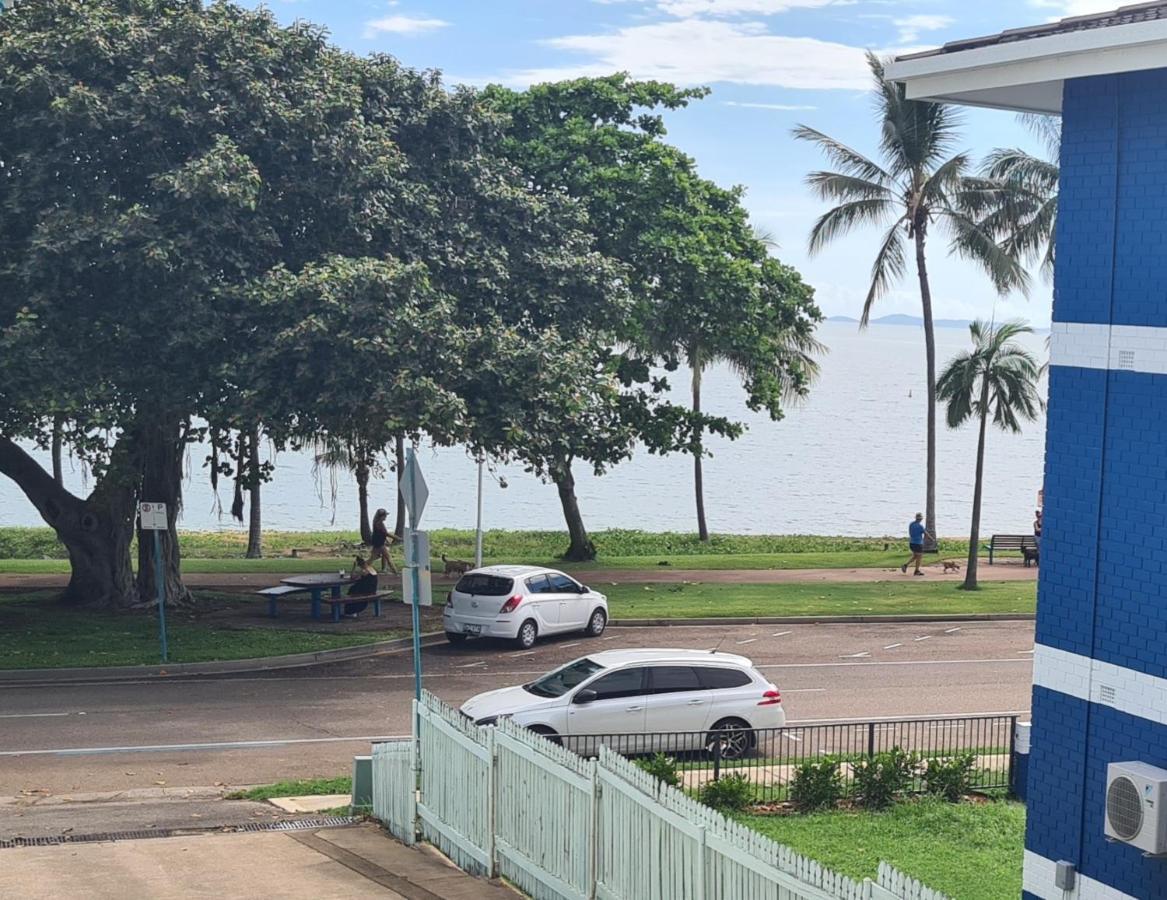 Emthree Seaside Apartments Townsville Exteriör bild
