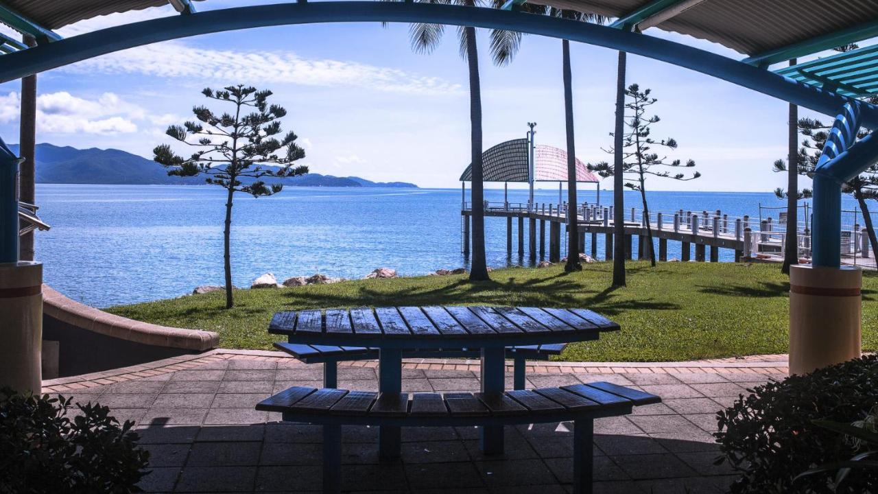 Emthree Seaside Apartments Townsville Exteriör bild