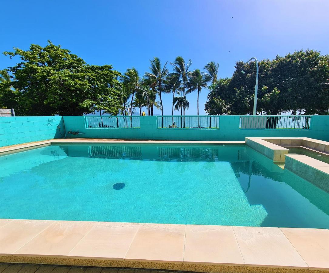 Emthree Seaside Apartments Townsville Exteriör bild