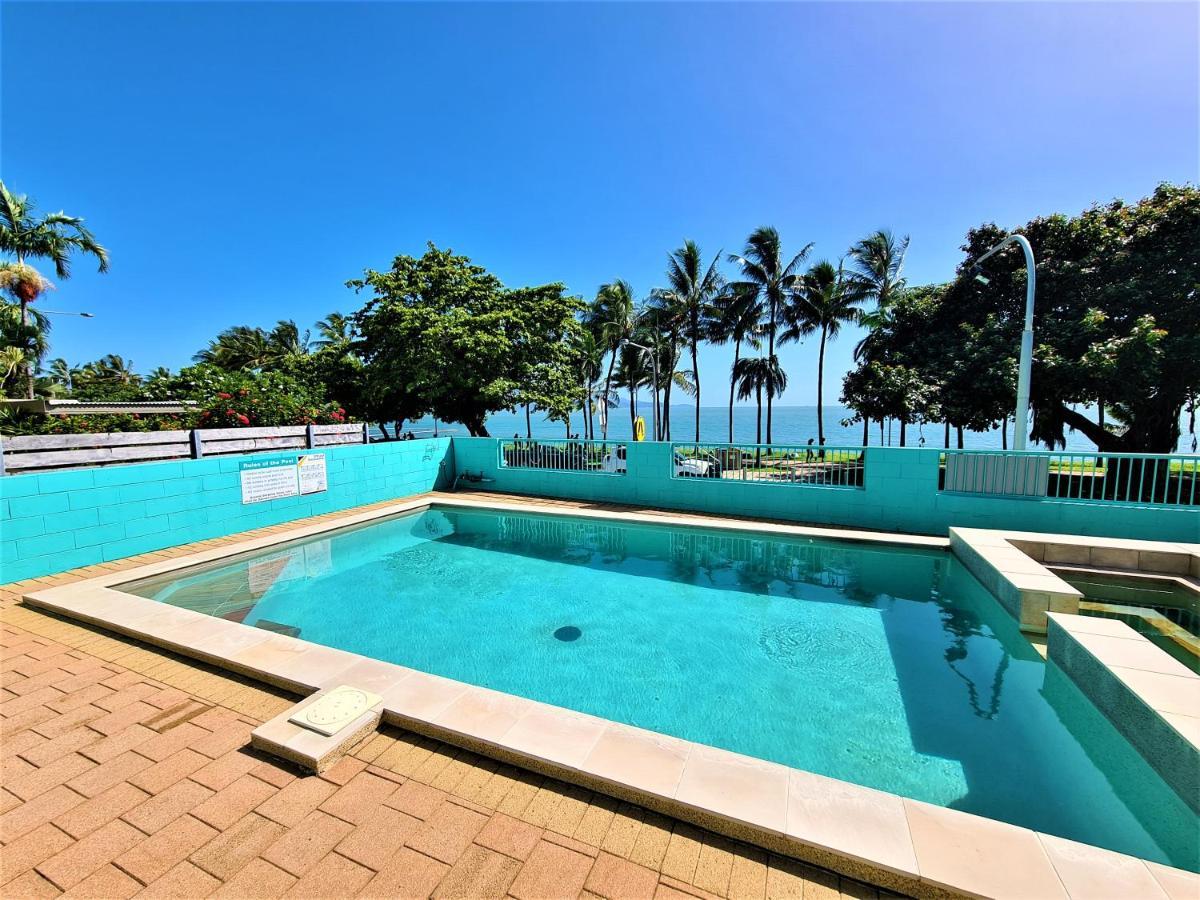 Emthree Seaside Apartments Townsville Exteriör bild