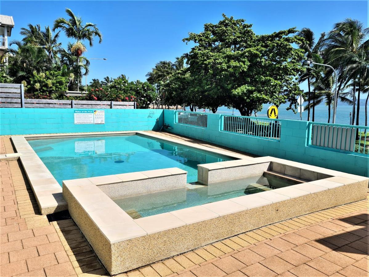 Emthree Seaside Apartments Townsville Exteriör bild