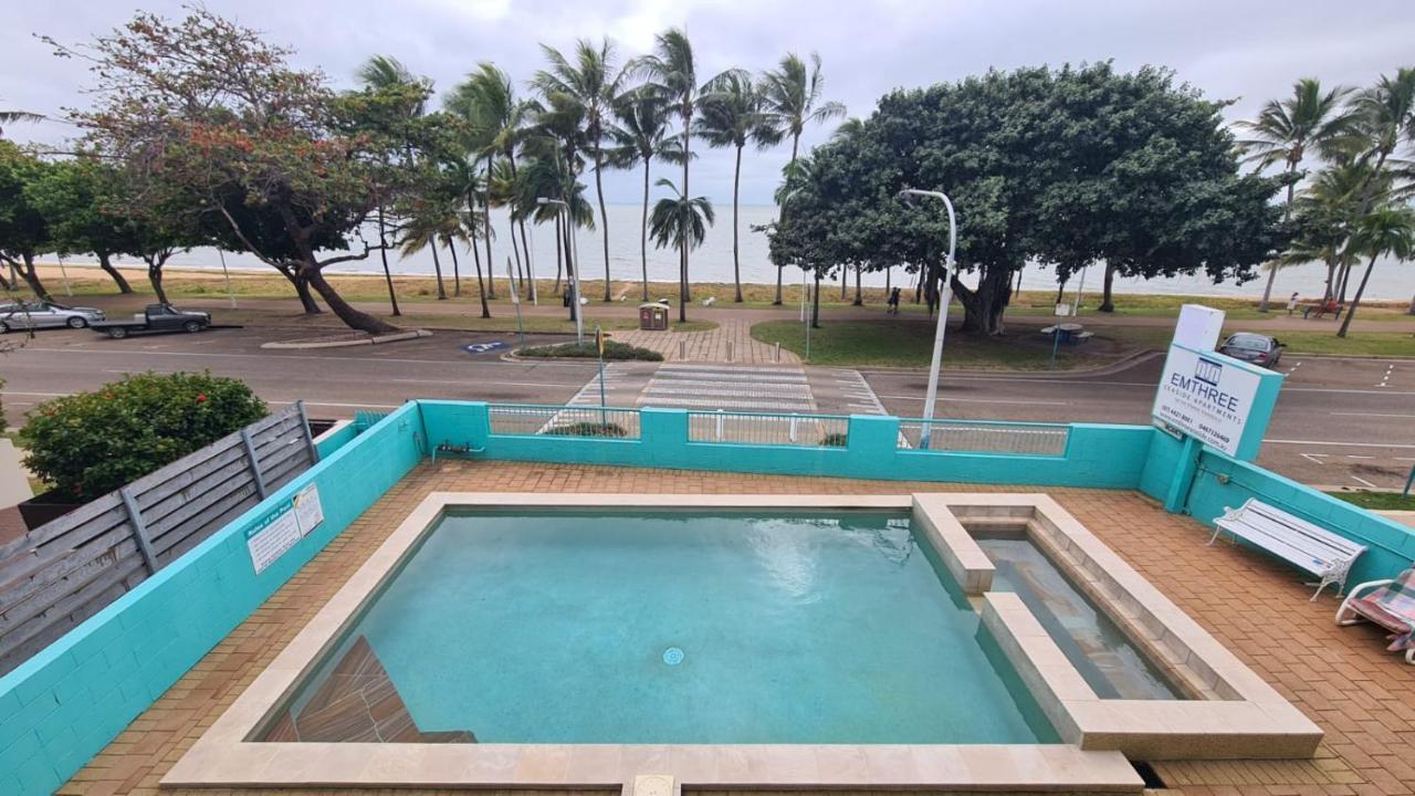 Emthree Seaside Apartments Townsville Exteriör bild