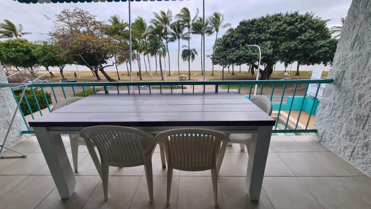 Emthree Seaside Apartments Townsville Exteriör bild